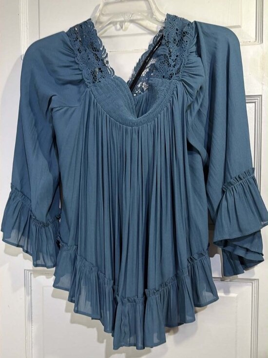 LOFT Tops - Loft blue blouse size M ruffle sleeves and bottom